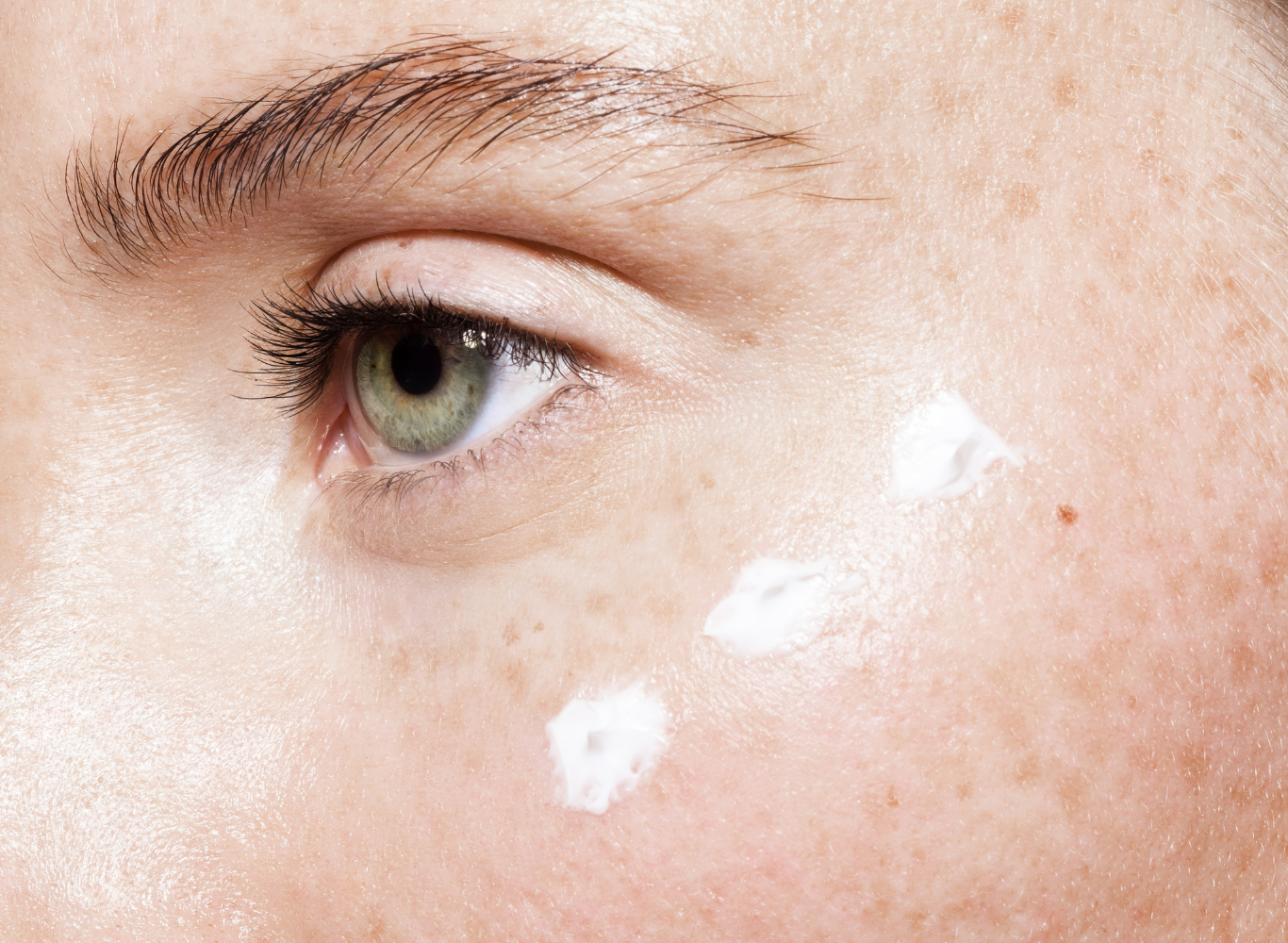 Choosing the Best Natural Eye Cream for Your Skin Type: What to Know